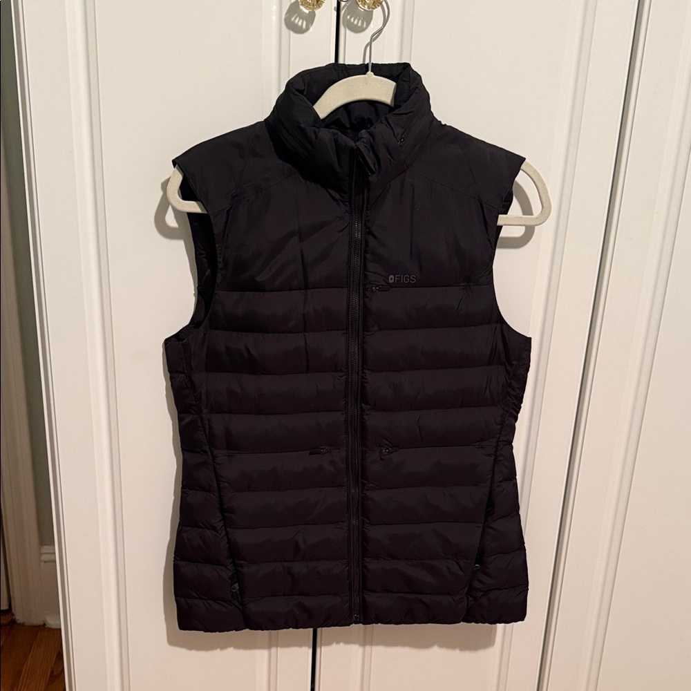Figs Women's Dark Puffer Vest
